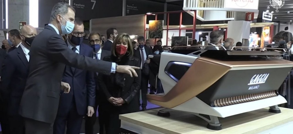 Rey Felipe junto a Quality Espresso máquinas de café